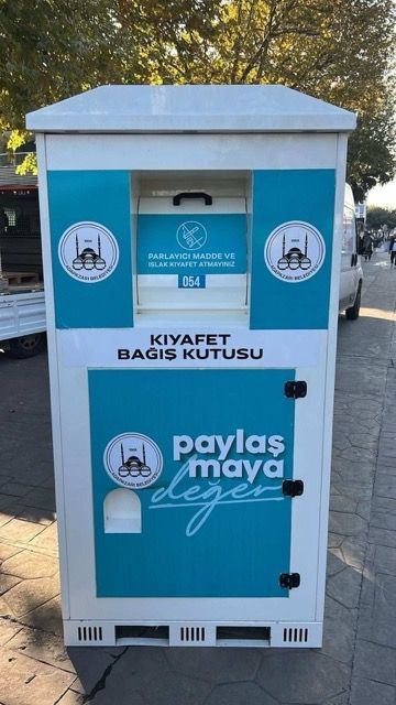 Adapazarı’ndan Türkiye’ye örnek dayanışma: Kıyafet bağış kutuları bir kez daha zirvede