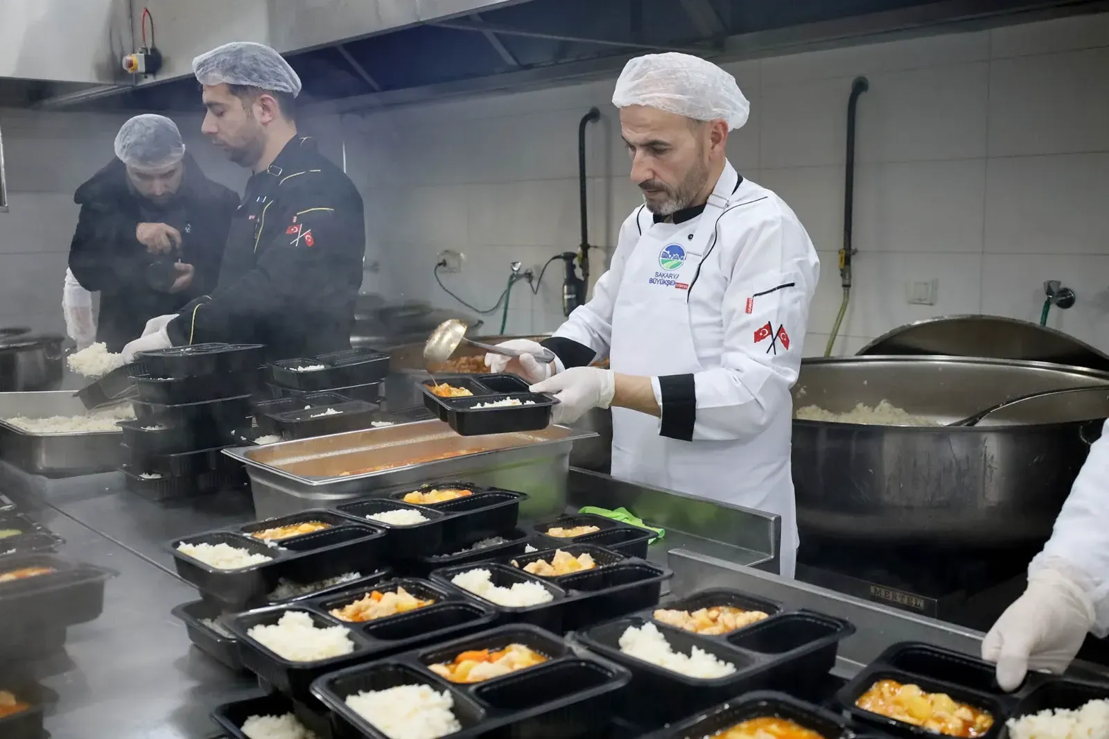 Ramazan’da 90 bin kişilik iftar yemeği Büyükşehir kazanlarında pişiyor