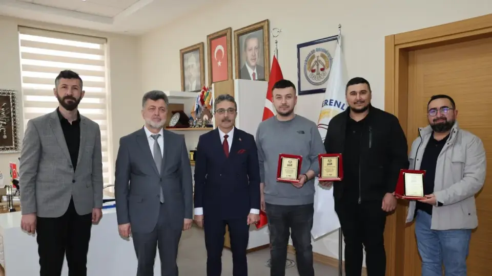 Destek veren esnaflara teşekkür plaketi takdim edilmesi.